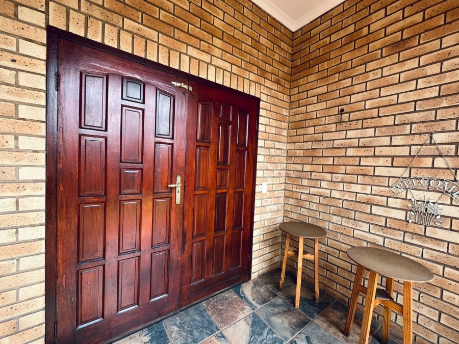 3 Bedroom Property for Sale in Safari Gardens North West